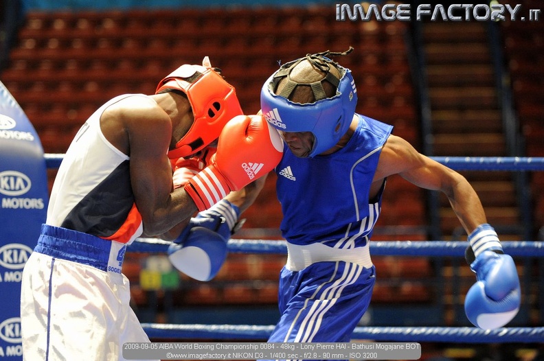 2009-09-05 AIBA World Boxing Championship 0084 - 48kg - Lony Pierre HAI - Bathusi Mogajane BOT.jpg